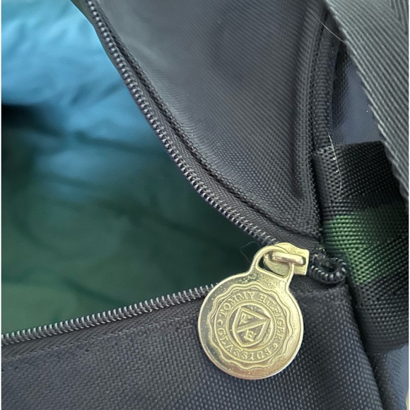 Tommy Hilfiger navy blue canvas overnight bag. - Picture 1 of 3